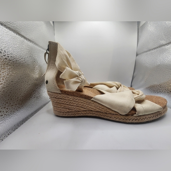 UGG AUSTRALIA Women's Creme Espadrilles Cork Wedge Sandals Shoe Size 7.5M - Picture 1 of 8